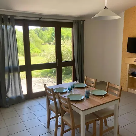 Ocre Au Bord Du Saint-Rémy-sur-Durolle